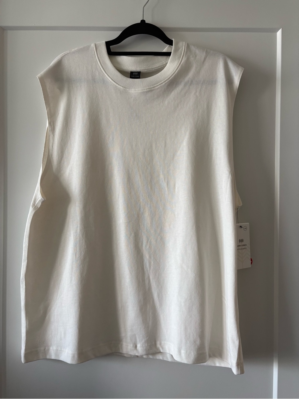 Sleeveless Crewneck Tank Top - White